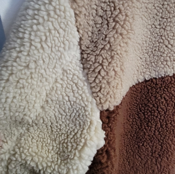 Oversized Aritzia Teddy Jacket - Picture 3 of 11